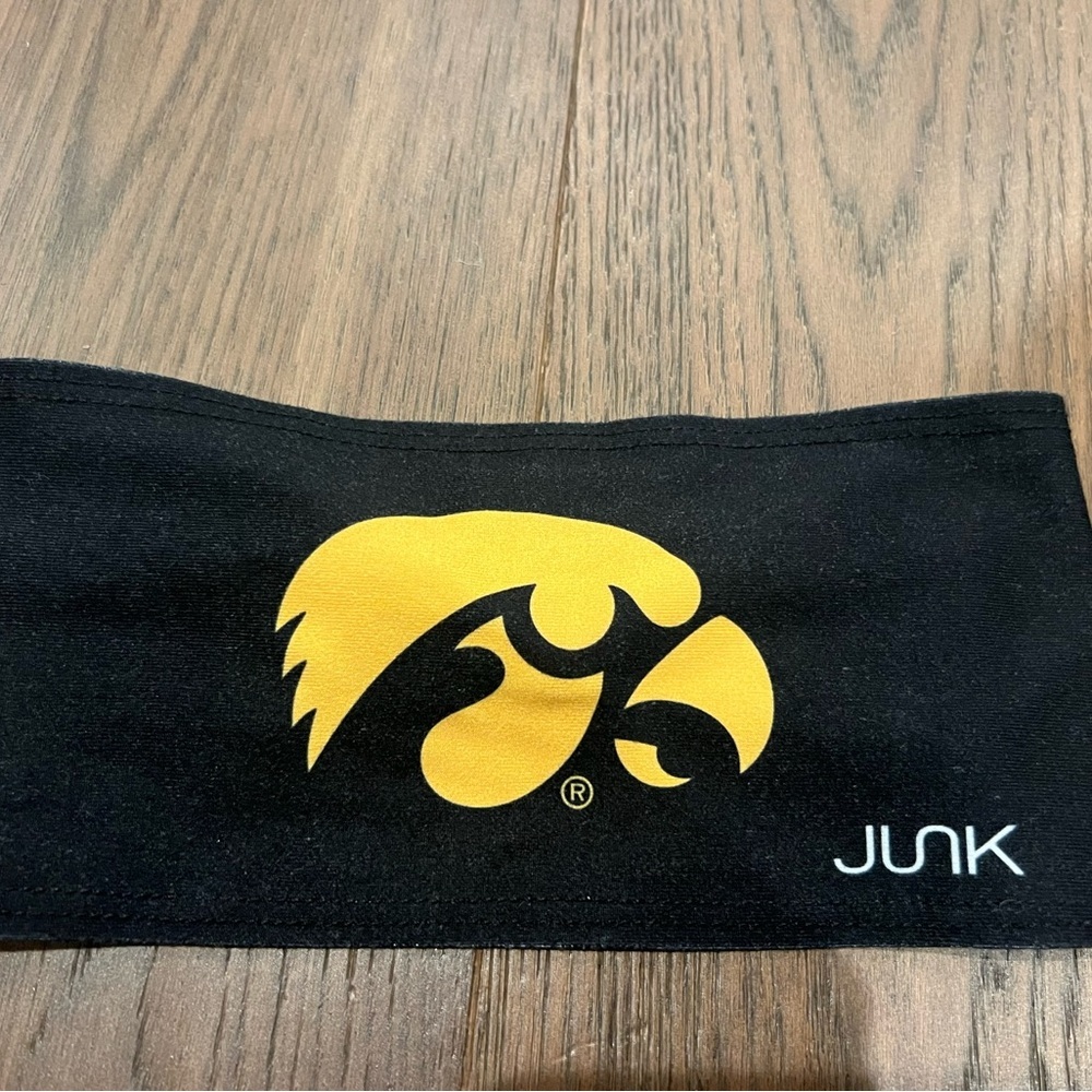 JUNK Brand UNIVERSITY OF IOWA: JERSEY LOGO BLACK HEADBAND